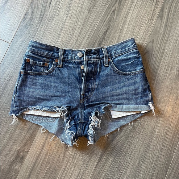 Levi’s 501 Shorts - Picture 1 of 6